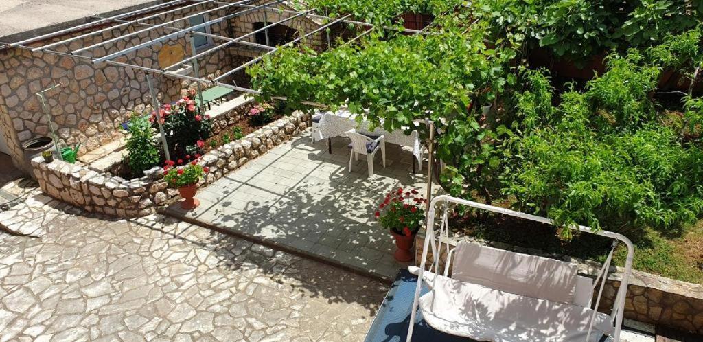 Apartments Roses Dobrinj Exterior photo