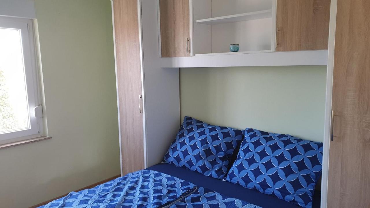 Apartments Roses Dobrinj Exterior photo