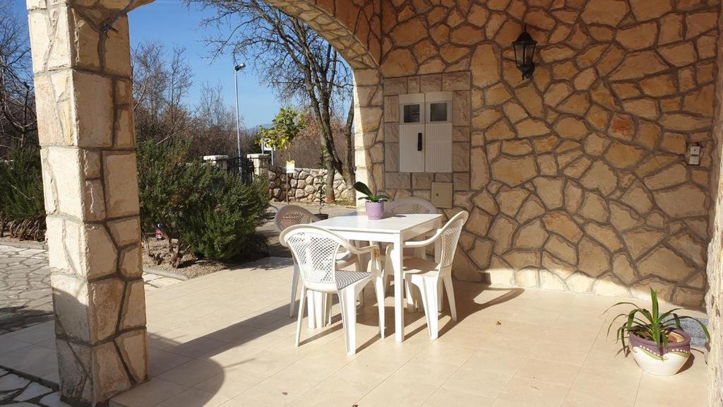 Apartments Roses Dobrinj Exterior photo
